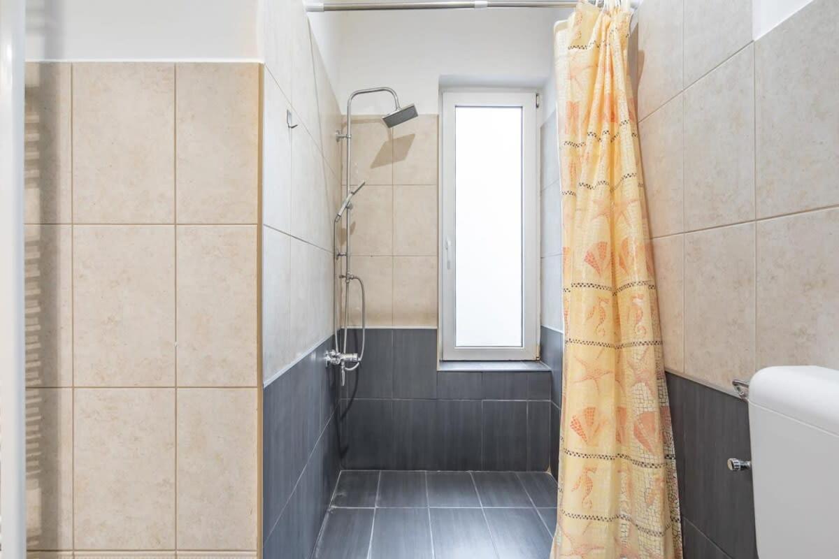 - Large And Comfy Apartment Budapest