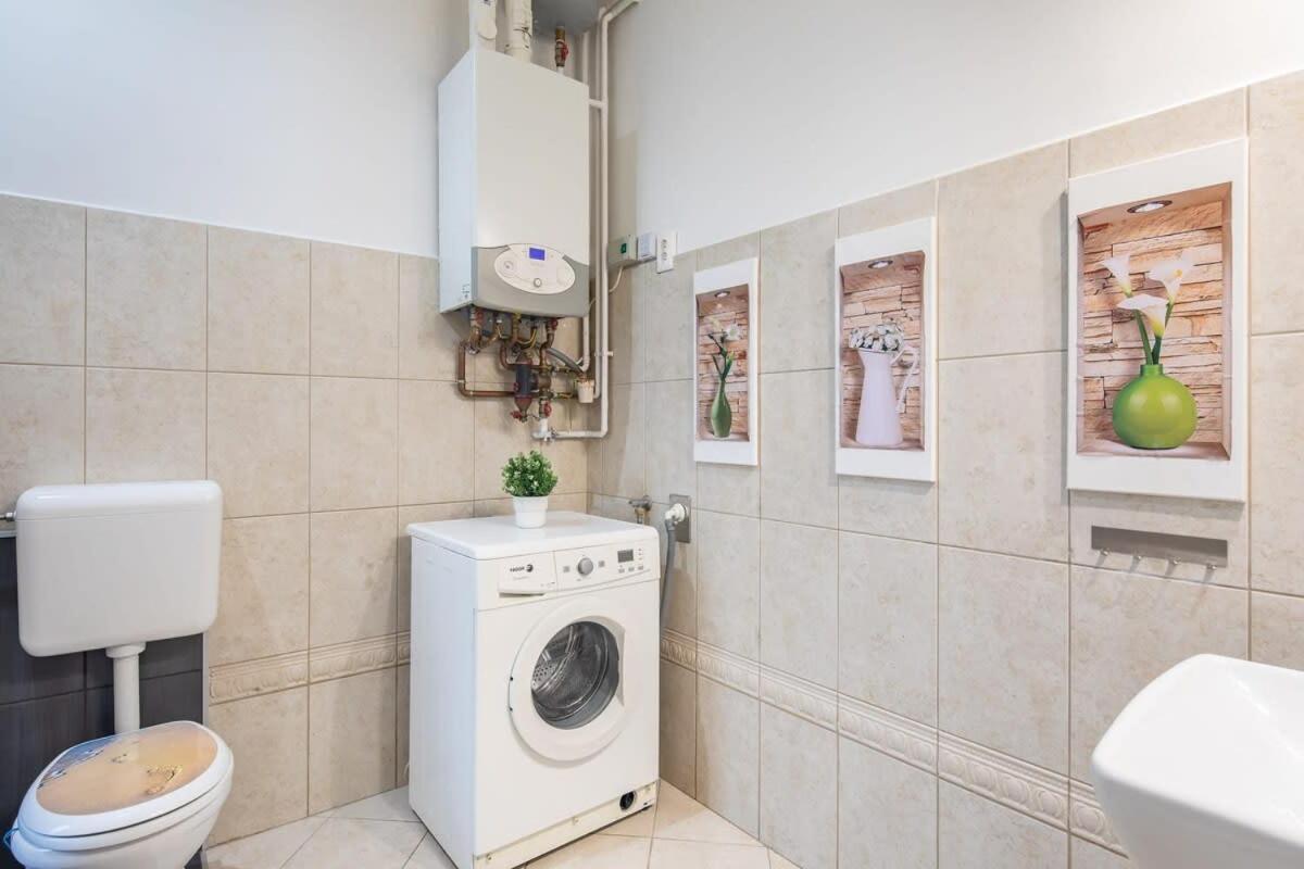 - Large And Comfy Apartment